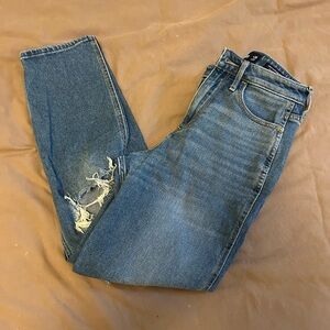 Hollister Women's Medium Blue Skinny Jeans with Knee Distress